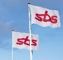 SBS MATERIAŁY PROMOCYJNE FLAGA BIAŁO Z LOGIEM 150X200