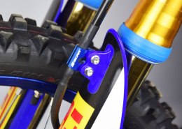 SCAR RACING UCHWYT MOCOWANIE PRZEWODU HAMULCOWEGO PRZÓD HONDA FANTIC BLUE