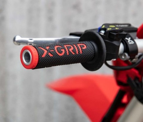 X-GRIP MANETKI BRAAAAP GRIPS LOCK-ON-GRIP Z ADAPTERAMI ROLGAZU RED OPEN END OTW. KOLOR CZERWONY