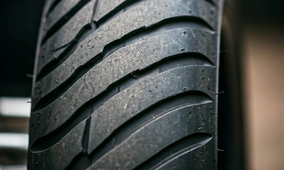 Opony motocyklowe – jak wybrać i o co dbać?